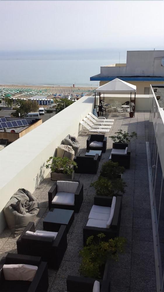 Residence Hotel Rubino Fogliano Marina Exterior foto