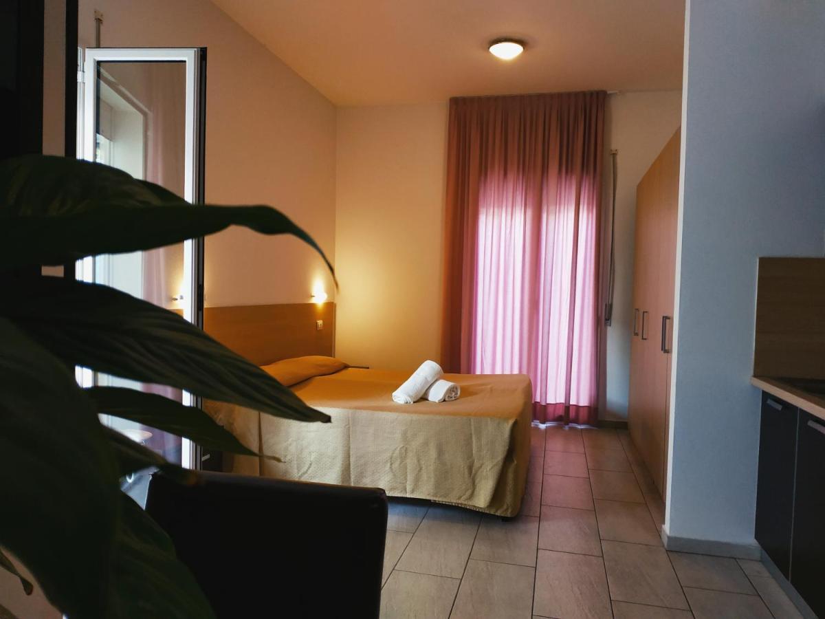 Residence Hotel Rubino Fogliano Marina Exterior foto
