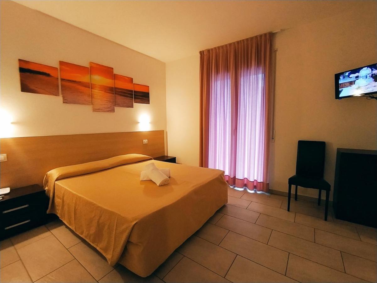 Residence Hotel Rubino Fogliano Marina Exterior foto